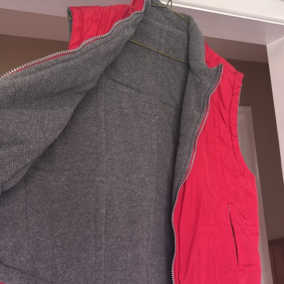 Reversible vest - Picture 2 of 3